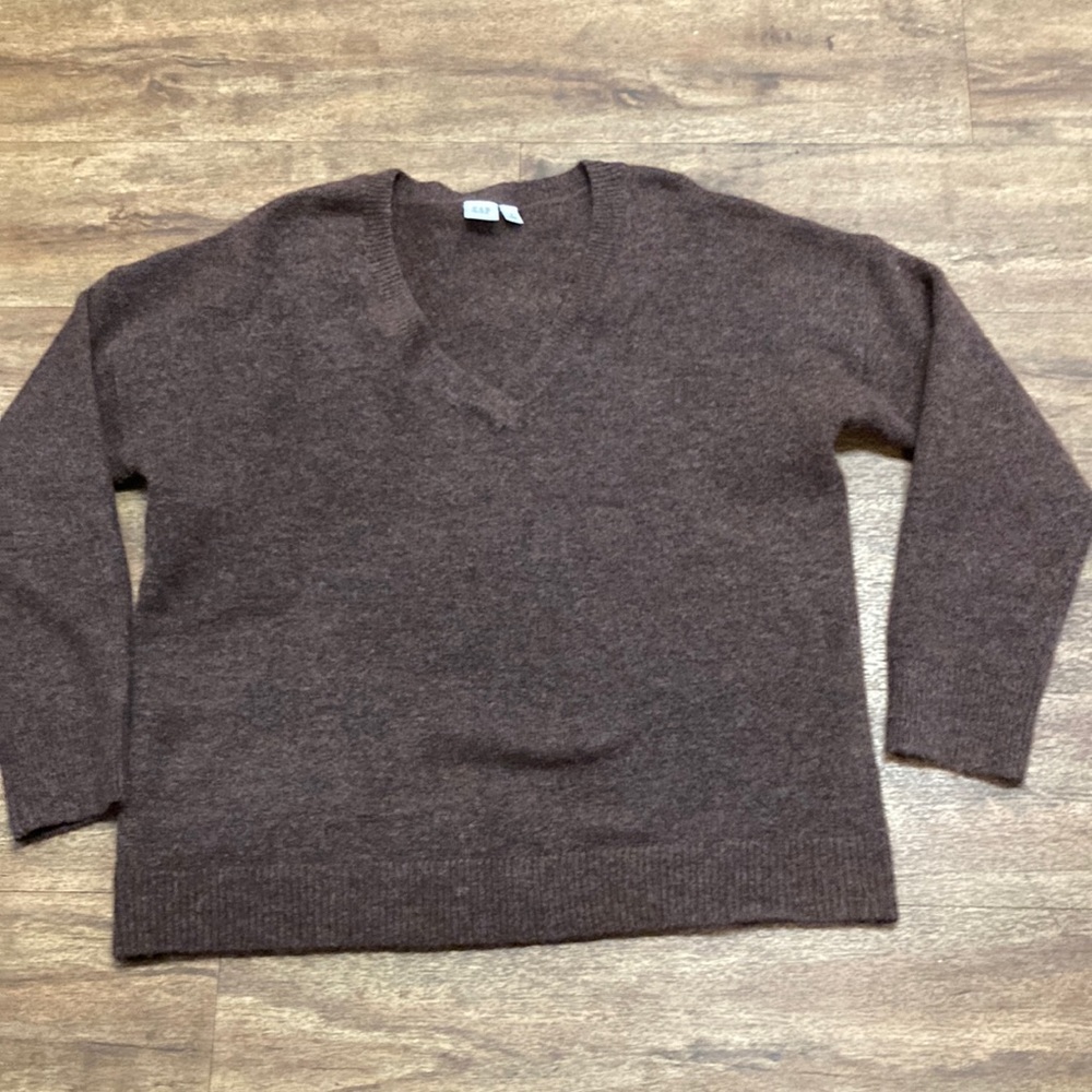 GAP Brown V Neck Sweater size medium